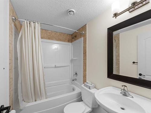 9654 83 Avenue, Edmonton, AB - Indoor Photo Showing Bathroom