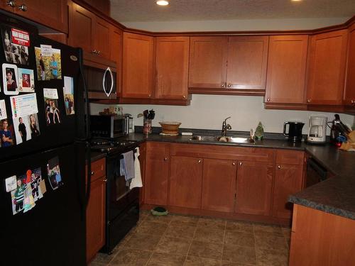 201 5401 37A Avenue, Wetaskiwin, AB - Indoor Photo Showing Kitchen With Double Sink