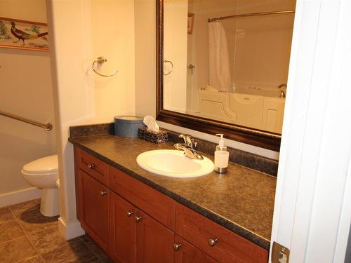 201 5401 37A Avenue, Wetaskiwin, AB - Indoor Photo Showing Bathroom