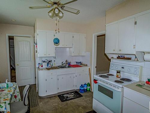 4410 50 Avenue, Myrnam, AB - Indoor Photo Showing Kitchen