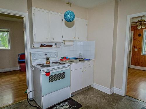 4410 50 Avenue, Myrnam, AB - Indoor Photo Showing Kitchen