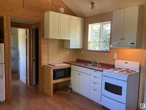 220 56225 Rng Rd 43, Rural St. Paul County, AB - Indoor Photo Showing Kitchen