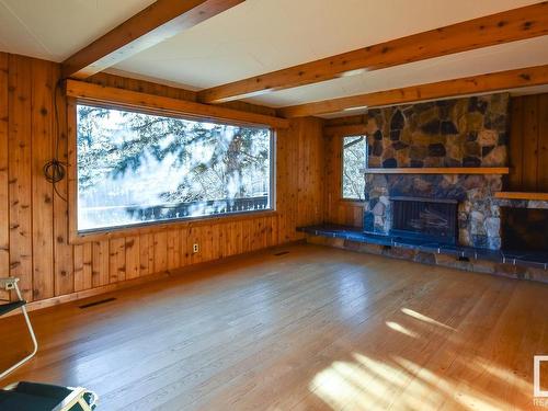 53203A Rge Rd 40A, Rural Parkland County, AB - Indoor Photo Showing Living Room With Fireplace