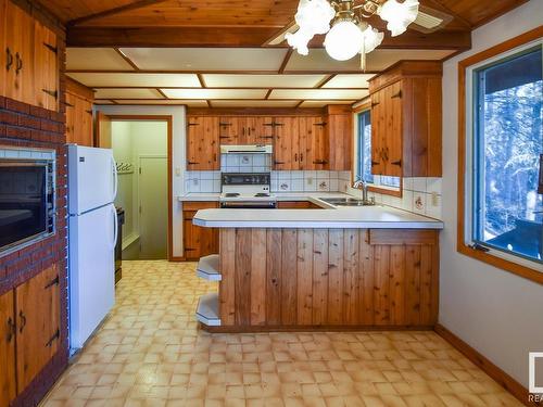 53203A Rge Rd 40A, Rural Parkland County, AB - Indoor Photo Showing Kitchen With Double Sink