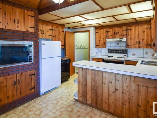 53203A Rge Rd 40A, Rural Parkland County, AB - Indoor Photo Showing Kitchen With Double Sink