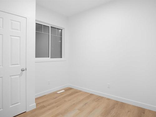 4934 Kinney Road, Edmonton, AB - Indoor Photo Showing Other Room