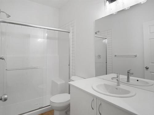 4934 Kinney Road, Edmonton, AB - Indoor Photo Showing Bathroom