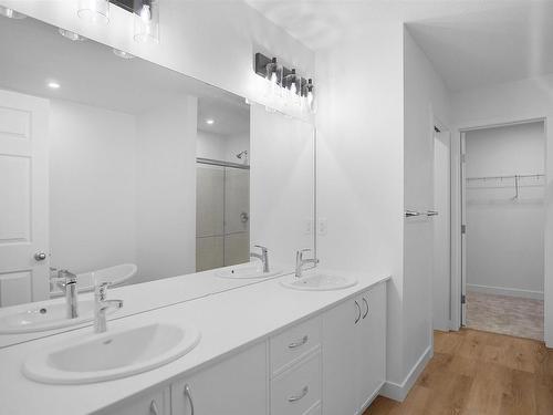 4934 Kinney Road, Edmonton, AB - Indoor Photo Showing Bathroom