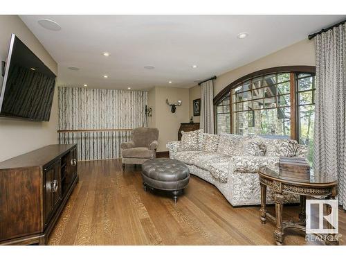 5 Donsdale Crescent, Edmonton, AB - Indoor Photo Showing Living Room