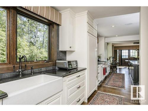 5 Donsdale Crescent, Edmonton, AB - Indoor Photo Showing Kitchen