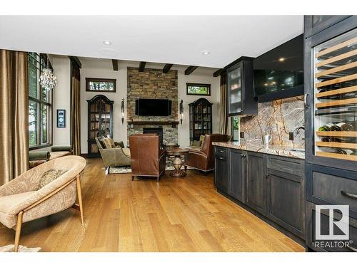 5 Donsdale Crescent, Edmonton, AB - Indoor Photo Showing Kitchen With Upgraded Kitchen