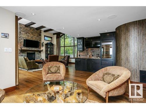 5 Donsdale Crescent, Edmonton, AB - Indoor Photo Showing Living Room