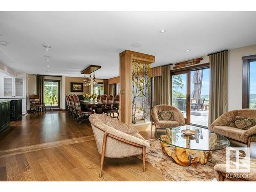 5 Donsdale Crescent, Edmonton, AB - Indoor Photo Showing Living Room