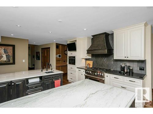 5 Donsdale Crescent, Edmonton, AB - Indoor Photo Showing Kitchen With Upgraded Kitchen