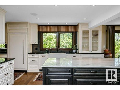 5 Donsdale Crescent, Edmonton, AB - Indoor Photo Showing Kitchen