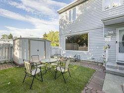 10 AMBERLY CO NW  Edmonton, AB T5A 2H9