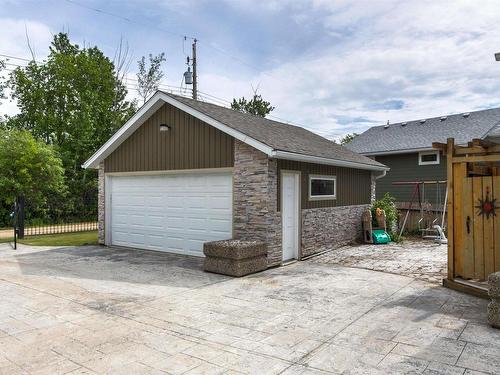 19 Rizzie Beach, Rural Parkland County, AB 