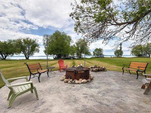 19 Rizzie Beach, Rural Parkland County, AB 