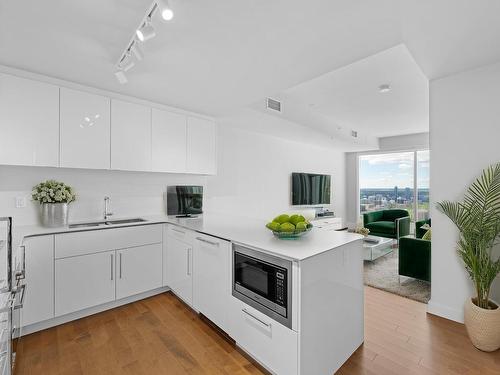 3310 10360 102 Street, Edmonton, AB - Indoor Photo Showing Kitchen