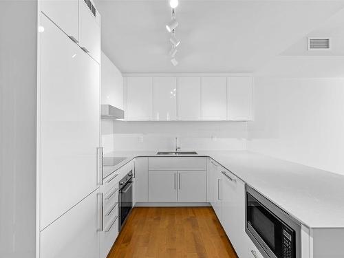 3310 10360 102 Street, Edmonton, AB - Indoor Photo Showing Kitchen With Double Sink