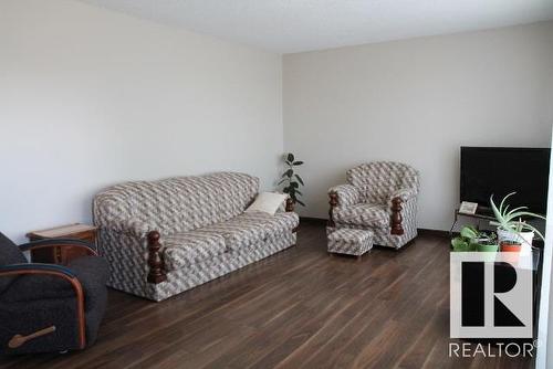 5010 55 Av, Elk Point, AB 