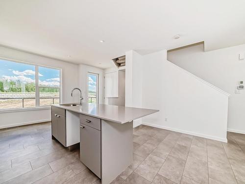 2 5 Rondeau Drive, St. Albert, AB - Indoor Photo Showing Kitchen