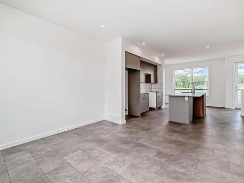 2 5 Rondeau Drive, St. Albert, AB - Indoor Photo Showing Kitchen