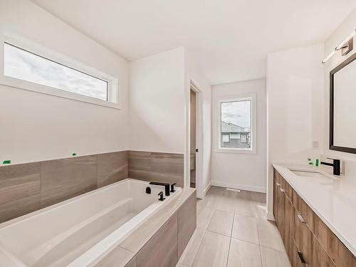 1512 Ainslie Place, Edmonton, AB - Indoor Photo Showing Bathroom