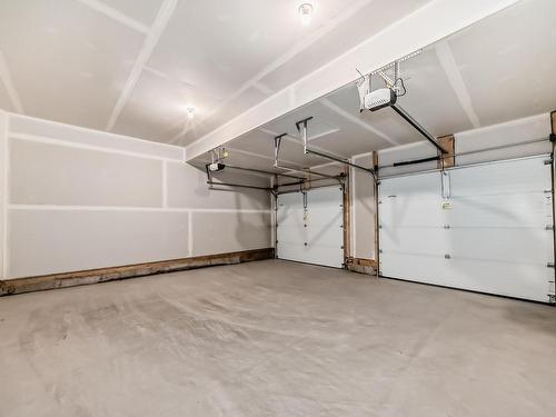 1512 Ainslie Place, Edmonton, AB - Indoor Photo Showing Garage