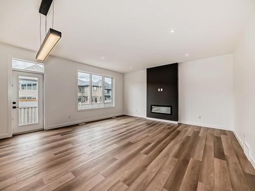 1512 Ainslie Place, Edmonton, AB - Indoor Photo Showing Living Room