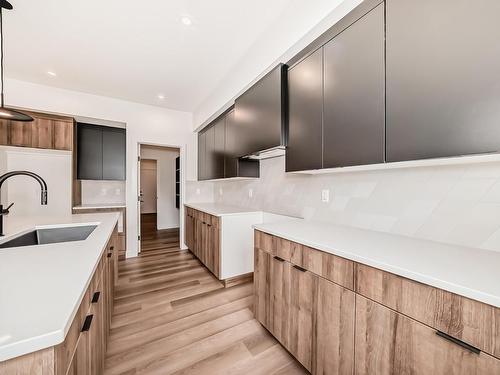 1512 Ainslie Place, Edmonton, AB - Indoor Photo Showing Kitchen