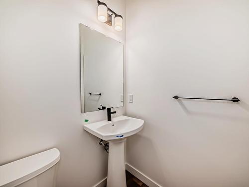 1512 Ainslie Place, Edmonton, AB - Indoor Photo Showing Bathroom