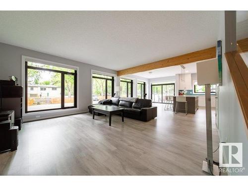 11606 89 Avenue Nw, Edmonton, AB - Indoor Photo Showing Living Room