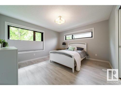 11606 89 Avenue Nw, Edmonton, AB - Indoor Photo Showing Bedroom