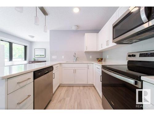 11606 89 Avenue Nw, Edmonton, AB - Indoor Photo Showing Kitchen