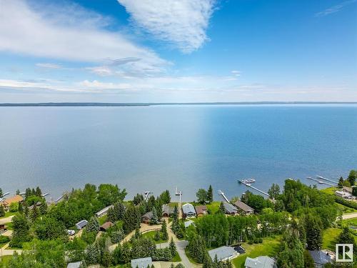 531 Poplar Bay, Rural Wetaskiwin County, AB 