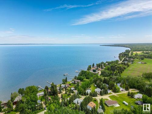 531 Poplar Bay, Rural Wetaskiwin County, AB 