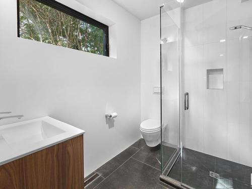 12511 Grand View Drive, Edmonton, AB - Indoor Photo Showing Bathroom