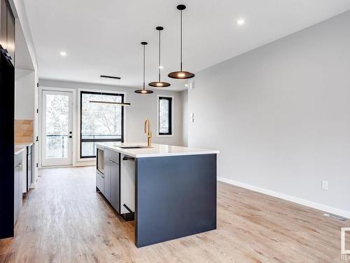 43 1304 Rutherford Road, Edmonton, AB - Indoor Photo Showing Kitchen