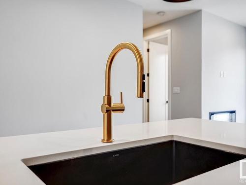 43 1304 Rutherford Road, Edmonton, AB - Indoor Photo Showing Kitchen