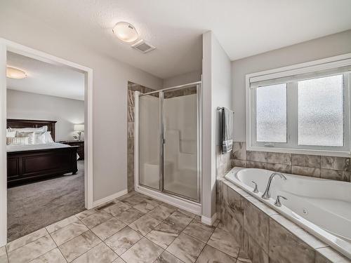 2066 Redtail Cm Nw, Edmonton, AB 