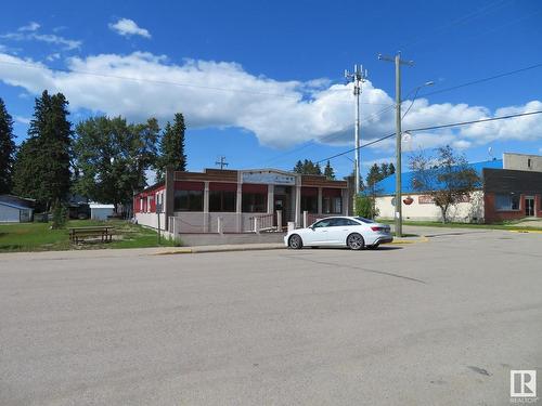 5004-5008 -50 Ave, Breton, AB 