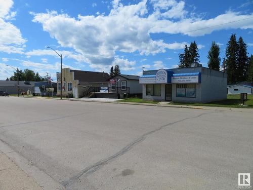 5004-5008 -50 Ave, Breton, AB 