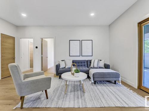 6619 123 Street Nw, Edmonton, AB - Indoor Photo Showing Living Room