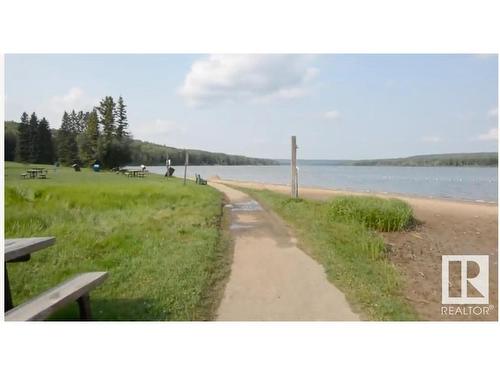 1105 Long Lake Dr, Rural Thorhild County, AB 