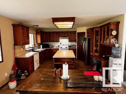 61127 Hwy 763, Rural Barrhead County, AB - Indoor Photo Showing Kitchen