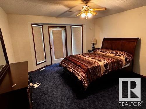 61127 Hwy 763, Rural Barrhead County, AB - Indoor Photo Showing Bedroom