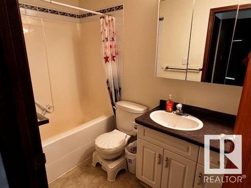 61127 Hwy 763, Rural Barrhead County, AB - Indoor Photo Showing Bathroom