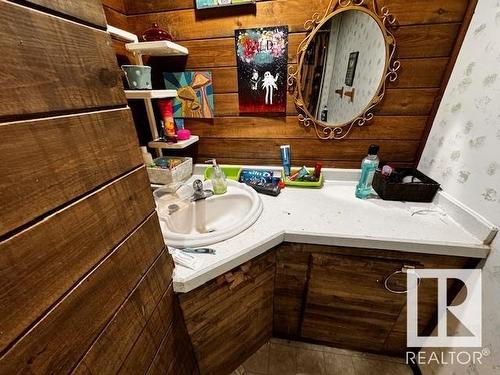 61127 Hwy 763, Rural Barrhead County, AB - Indoor Photo Showing Bathroom