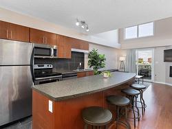 #411 10118 106 AV NW  Edmonton, AB T5H 0B8